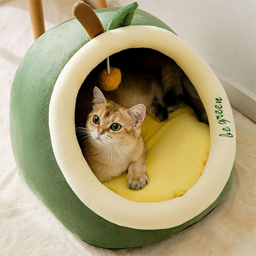 Self warming cat bed